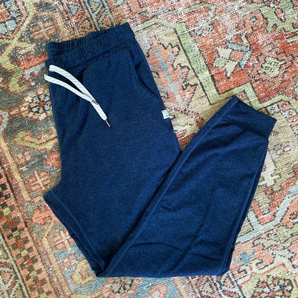 Vuori Heather Navy Joggers in Medium Long